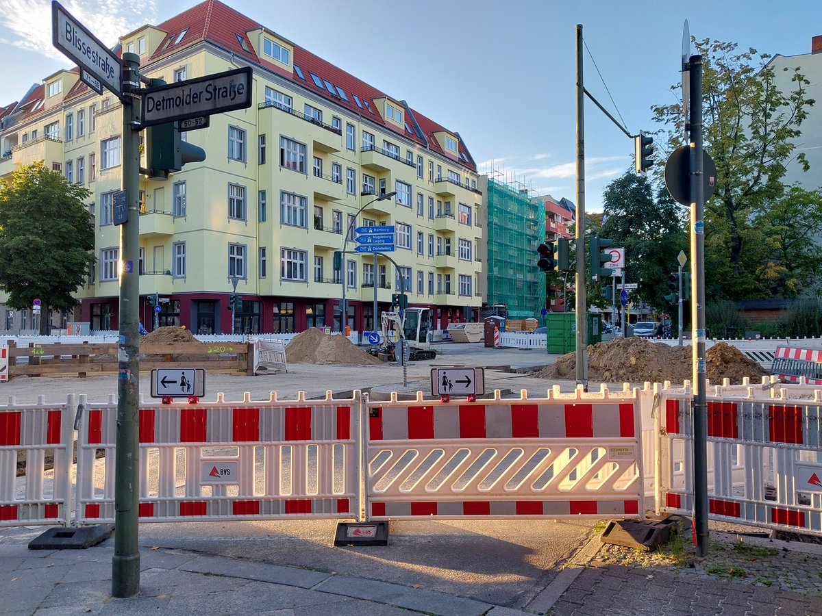 Nicht die 90er-Jahre und der Potsdamer Platz, nein jetzt zurzeit ist #Berlin die größte #Baustelle Europas. Egal wo, egal mit welchem Verkehrsmittel: man kommt nicht mehr voran.