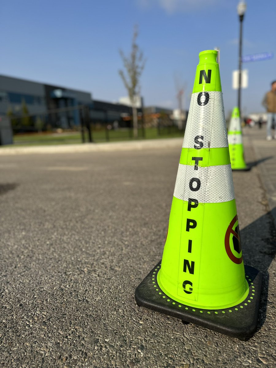 Back to school! 📚
Our Traffic Safety Unit spent the morning doing media interviews and reminding the public about the importance of school zone rules:
-NO U-turns
-Speed limit: 30 km/h
-NO parking in no-stopping zones

Keep this in mind this week and all year long! #YQRTraffic