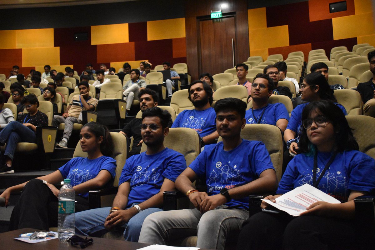 Kartikmehta_png's tweet photo. I share my first event as a core team member of @APIDayJaipur held at @Jaipur_Manipal  sessions from speakers @ialimustufa @Sauain  @_bhaveshbhatt @4lph4V 
I want to thank all best seniors @rishijaindev @aditya__exe  @dinisha_agarwal @sudhanshusX   @manishtyagi__ @ritik_jaykar https://t.co/QkMWBVx8e1