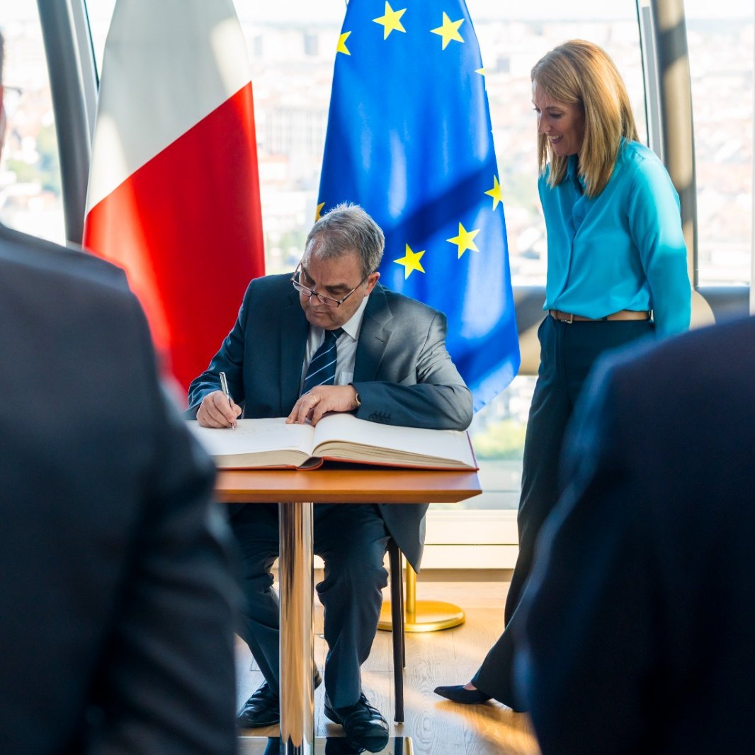 EP_President's tweet photo. Merħba fil-Parlament Ewropew 🇪🇺🇲🇹 

Very warm welcome to Speaker Anġlu Farrugia &amp; colleagues from the Parliament of Malta.

Ahead of next year’s European elections, we will continue to work together, strengthen interparliamentary-cooperation and bring Europe closer to our people. https://t.co/Wq1cMJQmLy