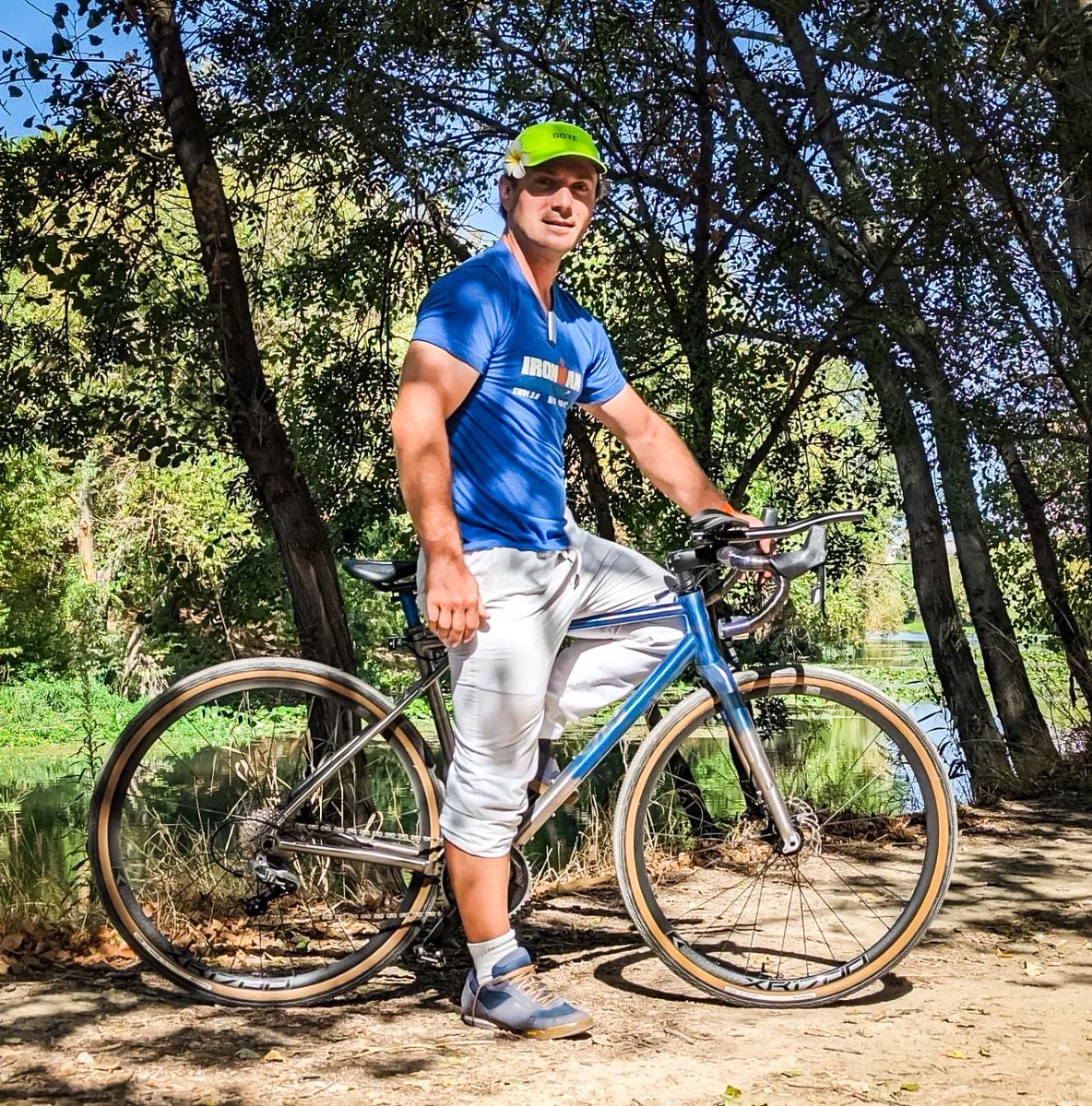 EtienneDemur's tweet photo. A mon tour de fêter un #NewBikeDay 🎉🥳

Avec un vélo polyvalent, plus adapté pour mes voyages, sans sacrifier le côté sportif, léger et robuste. Et qui va me permettre de découvrir d'autres pratiques.
#CYKL  #FullTitane https://t.co/Oo7Ae93JBg