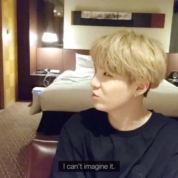relatableyoongi's tweet photo. 🫣 https://t.co/H5EFbsj6Hz