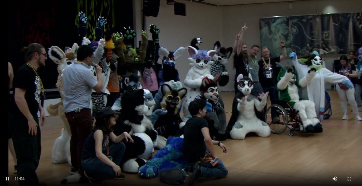 moononia's tweet photo. It was so fun performing in paws on Fire.
#Eurofurence #Eurofurence27 #latviafurry ##furry #fursuit #furryfandom #forsona #dancingfurry https://t.co/tBbONHDlPL