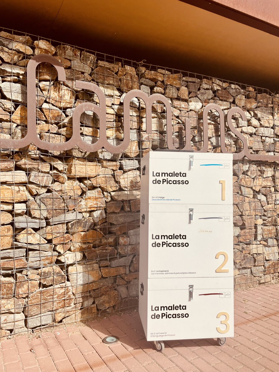 fragosusmarkus's tweet photo. I comencem el curs a @escolacamins amb l’arribada de la Maleta Picasso. Un seguit de propostes de joc, reflexió i descoberta que ens permetrà descobrir la figura de l’artista i transitar per diferents terrenys multisensorials i perceptius. @museupicasso #picassoeduca #somprojecte https://t.co/CJeFlzmMTv