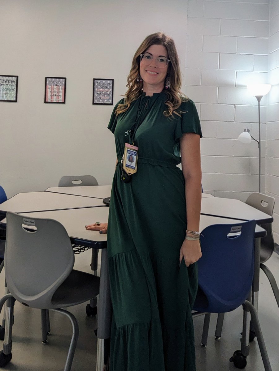 History_Middles's tweet photo. Year 20 teaching U.S. History #firstdayofschool @CfcmsHawks #hawkyeah https://t.co/Dv099FIQYL