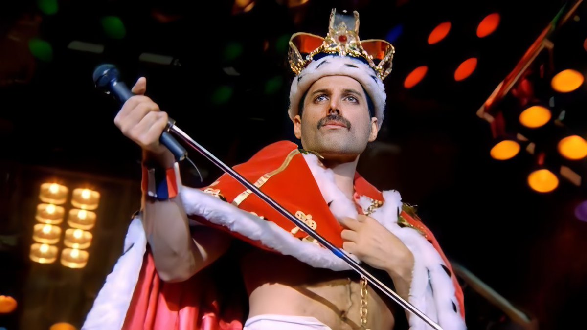 ImagenRetro's tweet photo. Un día como hoy pero de 1946, nació Freddie Mercury, una de las mejores voces que han existido. Estaría cumpliendo 77 años. #FreddieMercury https://t.co/LpnoGEckjH