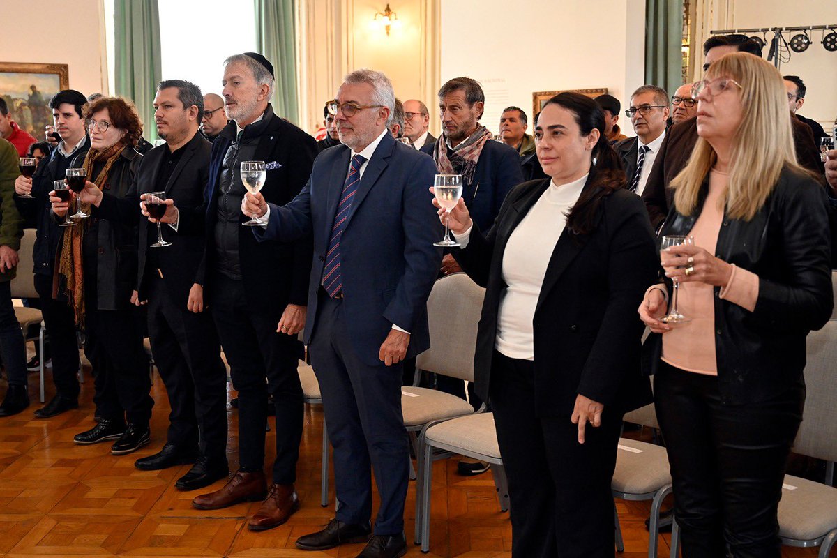 ZamoraJulio's tweet photo. Junto a @DAIAArgentina y representantes de distintos credos, realizamos la celebración por #RoshHashaná en el marco del año nuevo judío Nº 5784 en el @MuseoArteTigre .Seguimos fomentando el dialogo interreligioso de nuestra comunidad. #TigreEsMiVida. https://t.co/zzIr8g2KX4