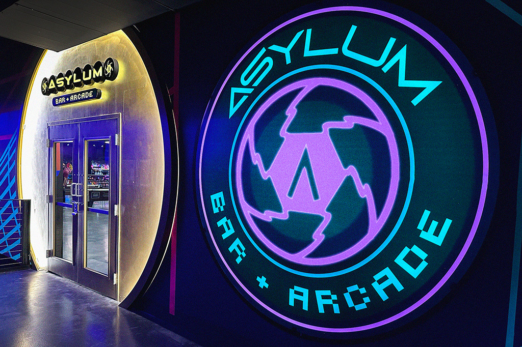 Las Vegas Asylum Bar #Arcade Announces September Happenings 
beeralien.com/las-vegas-asyl… 

<a href="/AREA15official/">AREA15</a> #LasVegas #videogames #CraftBeerNews #CraftBeer #BeerNews #Beer #Brewery #Brewing <a href="/BeerAlien/">BeerAlien 🖖👽 (Craft Beer News)</a> #JoinTheInvasion