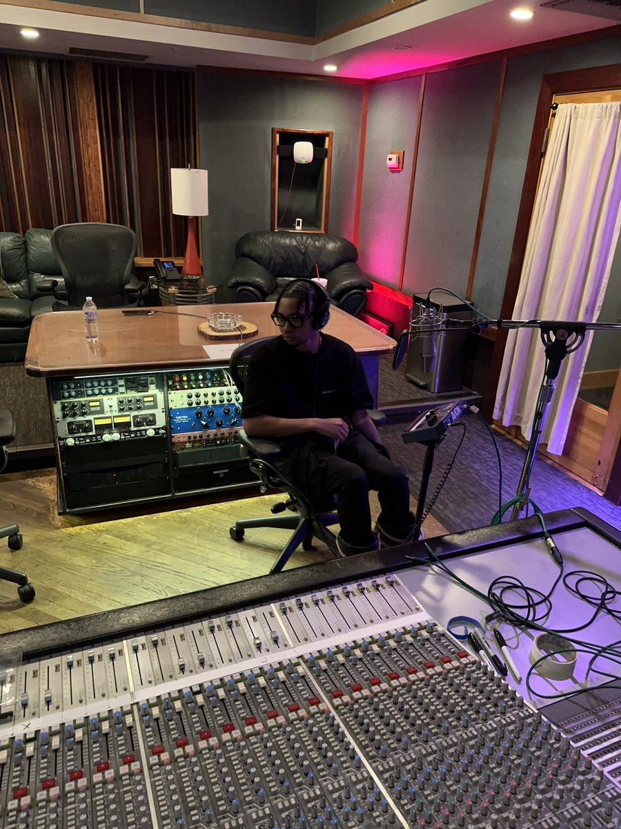 Devislit's tweet image. 