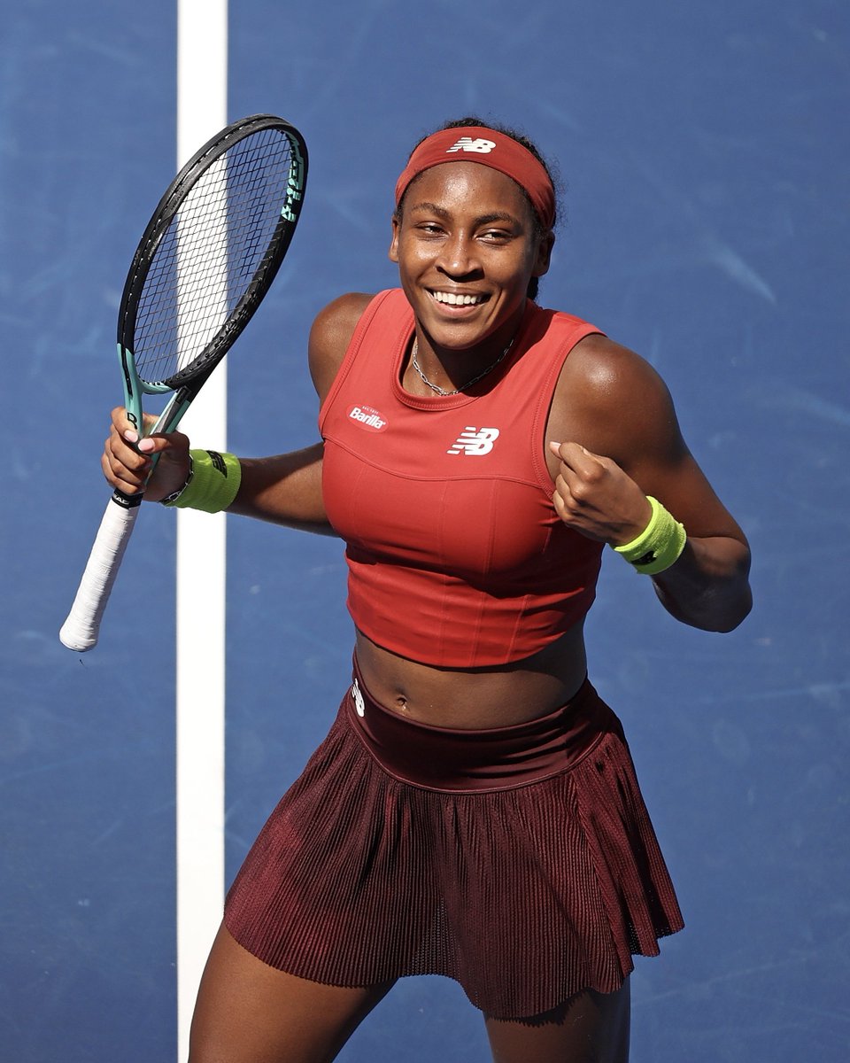 COCO GAUFF ADVANCES TO HER FIRST-EVER US OPEN SEMIFINALS AT 19-YEARS-OLD 🔥

She’s the first American teen to reach the semifinals since Serena Williams in 2001 👏