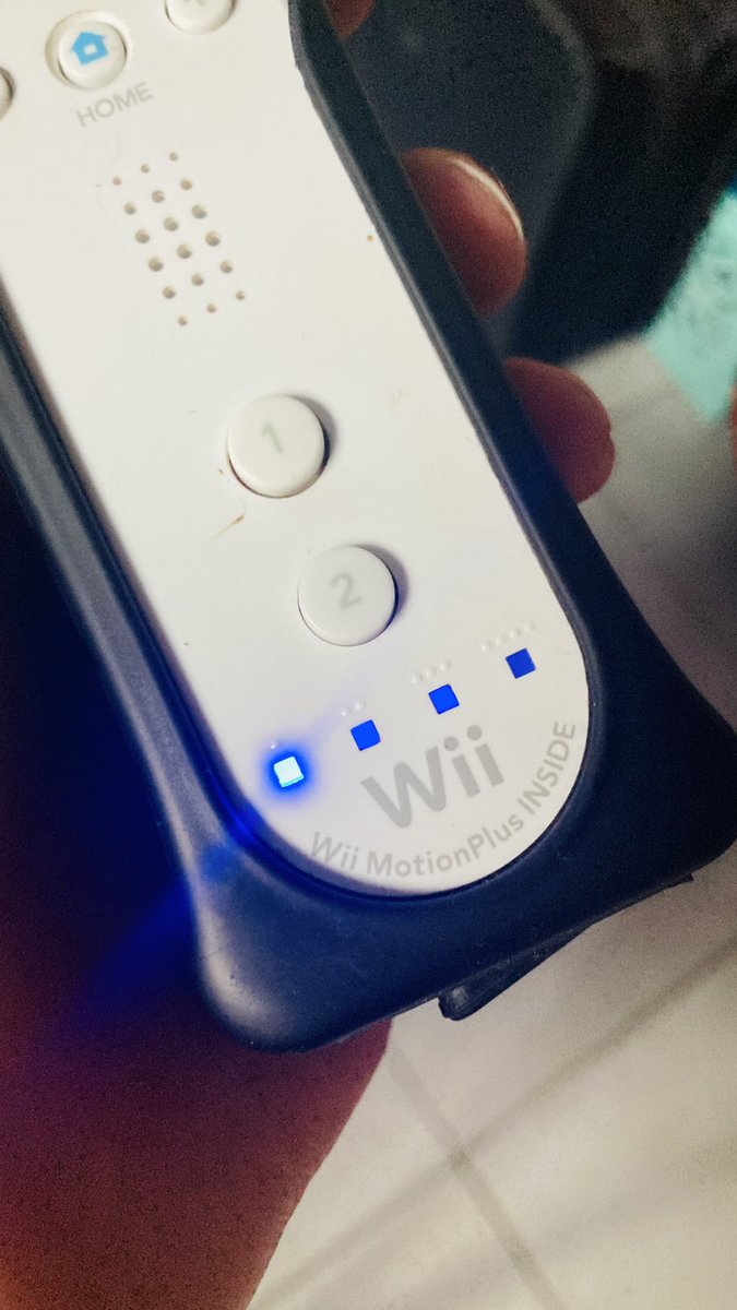 notnicholas's tweet image. Punaise la #wiimote a le wiimotion plus integré 😎