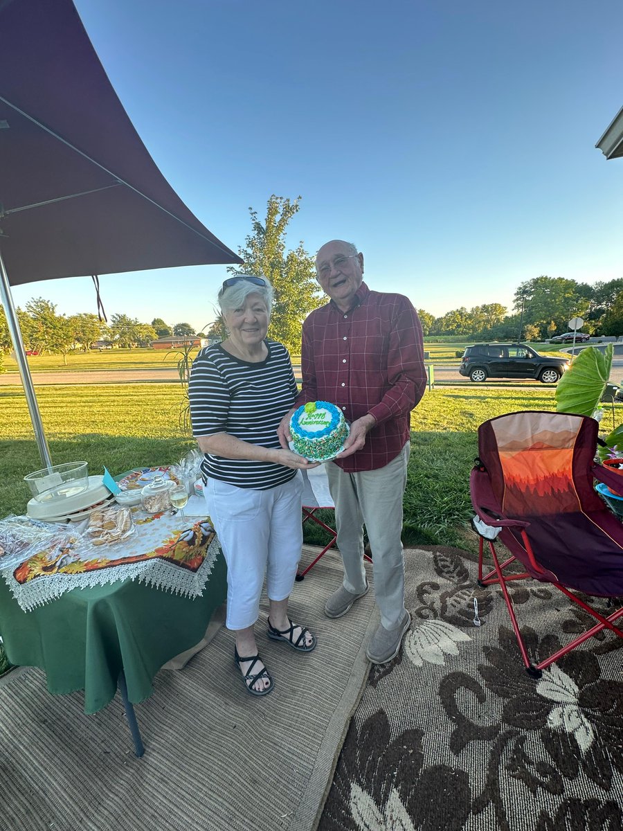 SpringhurstHC's tweet image. At the Villas, we love to celebrate! 
This lovely couple celebrated 62 years of wedded bliss with a surprise visitor that played their song, "All I Have To Do Is Dream" by the Everly Brothers!
It was a "dreamy" evening! 
#VillaLifeIsBeautiful