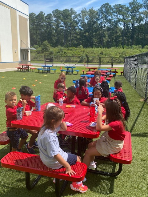 MeversEagles's tweet photo. Ms. Thompson's class enjoys a beautiful day as they eat their snack and she takes the opportunity to bond with her students. #wearetheschool https://t.co/MB339GPVO4