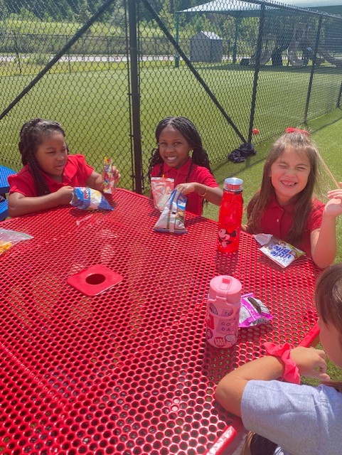 MeversEagles's tweet photo. Ms. Thompson's class enjoys a beautiful day as they eat their snack and she takes the opportunity to bond with her students. #wearetheschool https://t.co/MB339GPVO4