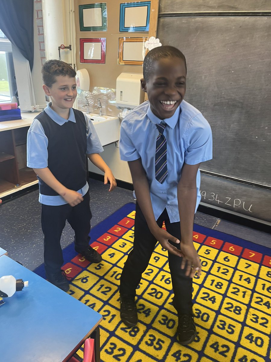 StJosephsWDC's tweet image. Lots of happy faces during our community builder yesterday! #problembasedlearning #teamwork