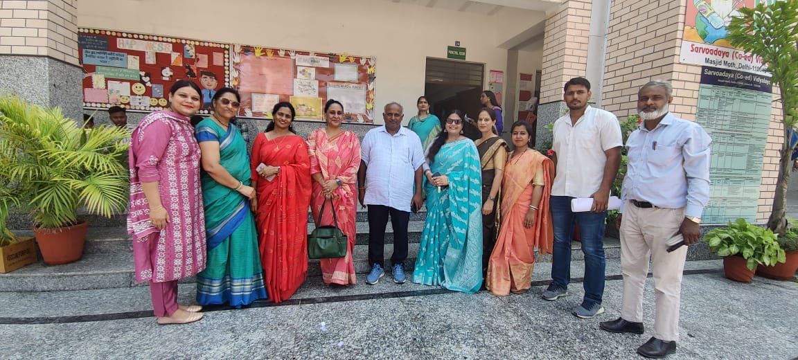 svmajidmoth's tweet photo. Happy Teachers' Day

Teachers of @svmajidmoth celebrated Teachers' Day in  a fun filled Manner.
#TeachersDay2023 
@Dir_Education 
@atishiAAP
@gupta_iitdelhi
@shail2018 
@PbpandeyB https://t.co/PSNrmUk33Q