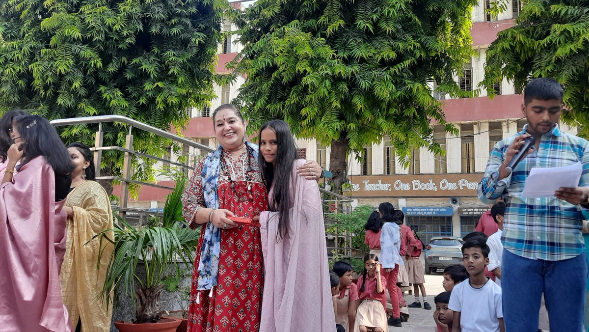 svmajidmoth's tweet photo. Happy Teachers' Day

Teachers of @svmajidmoth celebrated Teachers' Day in  a fun filled Manner.
#TeachersDay2023 
@Dir_Education 
@atishiAAP
@gupta_iitdelhi
@shail2018 
@PbpandeyB https://t.co/PSNrmUk33Q