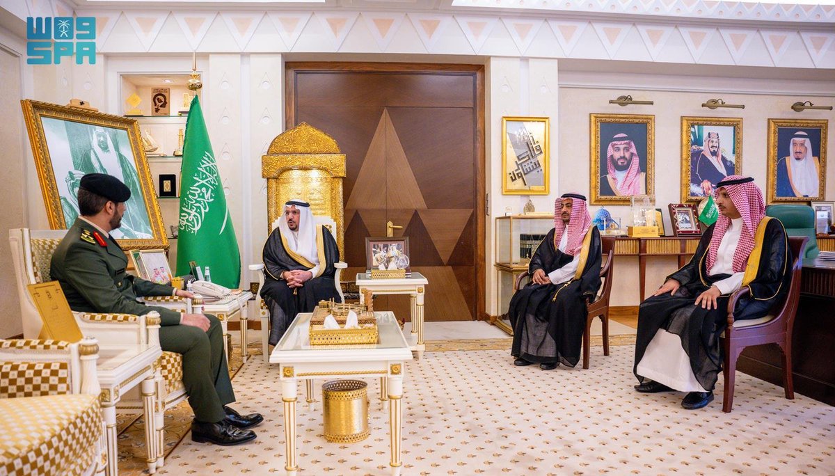 rt_wee's tweet image. استقبل صاحب السمو الملكي الأمير الدكتور فيصل بن مشعل بن سعود بن عبدالعزيز أمير منطقة #القصيم , بمكتبه اليوم, العميد حمد الأشهب بمناسبة تعيينه مديراً لإدارة سجون المنطقة، بحضور وكيل الإمارة الدكتور عبدالرحمن الوزان والوكيل للشؤون الأمنية بالإمارة فهد العبدالقادر
