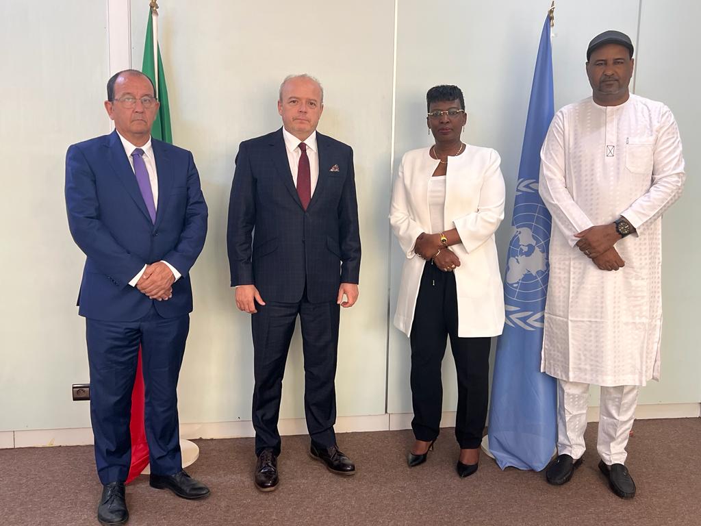 onufemmesmali's tweet photo. Rencontre d'échanges entre @MNizigama ,Représentante Résidente @onufemmesmali 🇲🇱&amp;
 @josehornerog Ambassadeur @EmbEspMali dans le cadre de la poursuite de la  coopération entre les 2 institutions,avec 1 accent sur des priorités thématiques communes,en appui au @GouvernementM 🇲🇱. https://t.co/8sQRRGN2r9