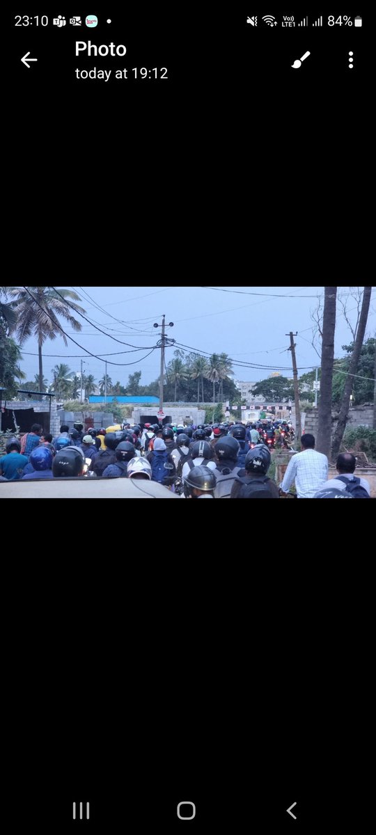shwetha98818920's tweet photo. QUALITY OF IT EMPLOYEES WHO MAKES BENGALURU AS IT HUB #G20SummitDelhi @DKShivakumar @PMOIndia @AshwiniVaishnaw @Tejasvi_Surya @siddaramaiah @nsitharaman @MTF_Mobility @PCMohanMP @TVMohandasPai @kiranshaw @BBMPCOMM #G20India2023 @thekiranbedi @manoharGABJP @MALimbavali @AmitShah https://t.co/OUShWwqJFl