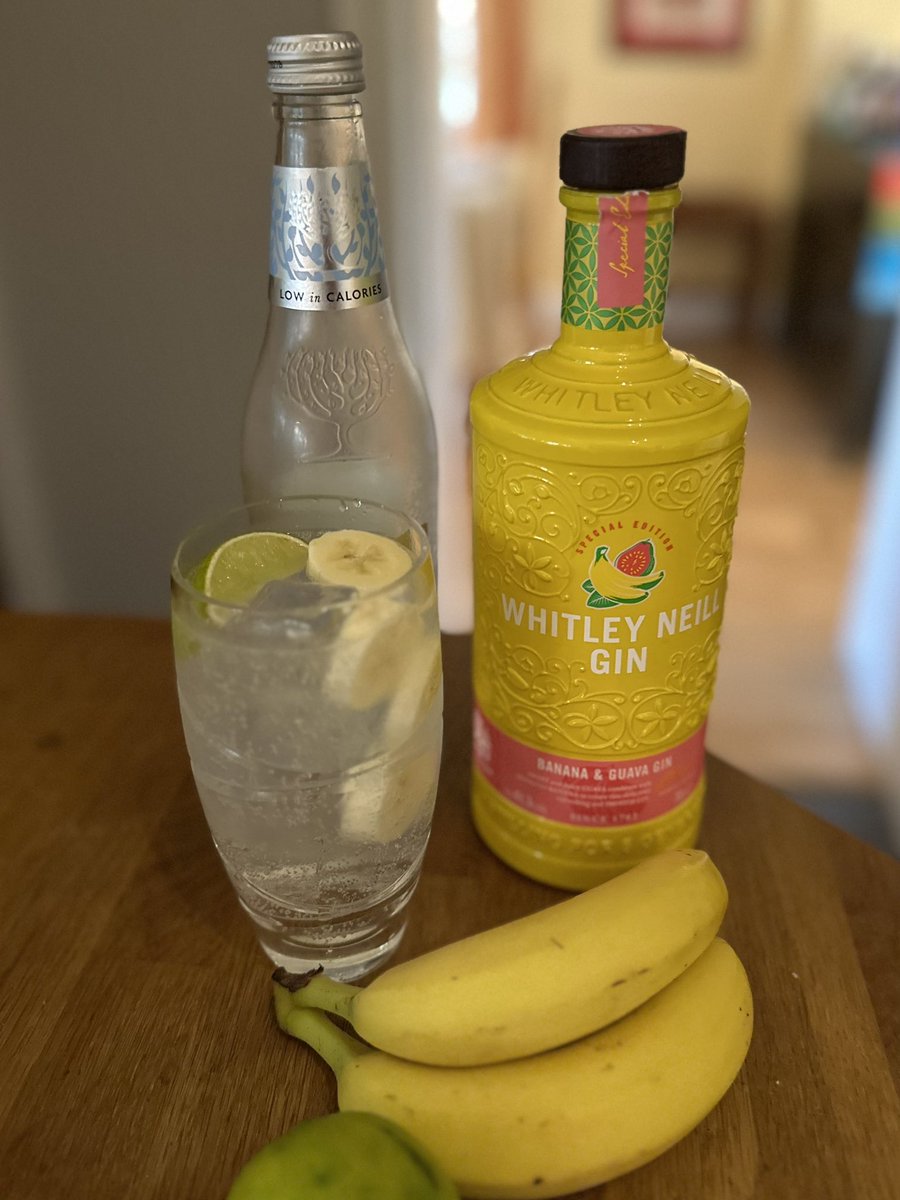 alan_shropshire's tweet photo. Ok #ginclub today I’m innovating with banana 🍌 as a garnish in @WhitleyNeill Banana and Guava gin … very nice #chinchin #ginoclock @MollyAhmed @jennifermclaren https://t.co/9fOhQRMjgf