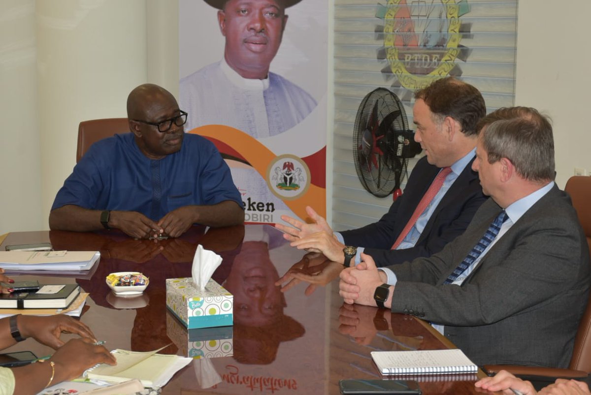 The Minister of State, Petroleum Resources (Oil), <a href="/senlokpobiri/">SEN. HEINEKEN LOKPOBIRI Ph.D.</a> received a delegation from Africa Matters Ltd, led by the MD, Ross Alexander. Discussions centred on how to collaborate with reputable organisations to attract more investments into the nation's oil and gas industry.