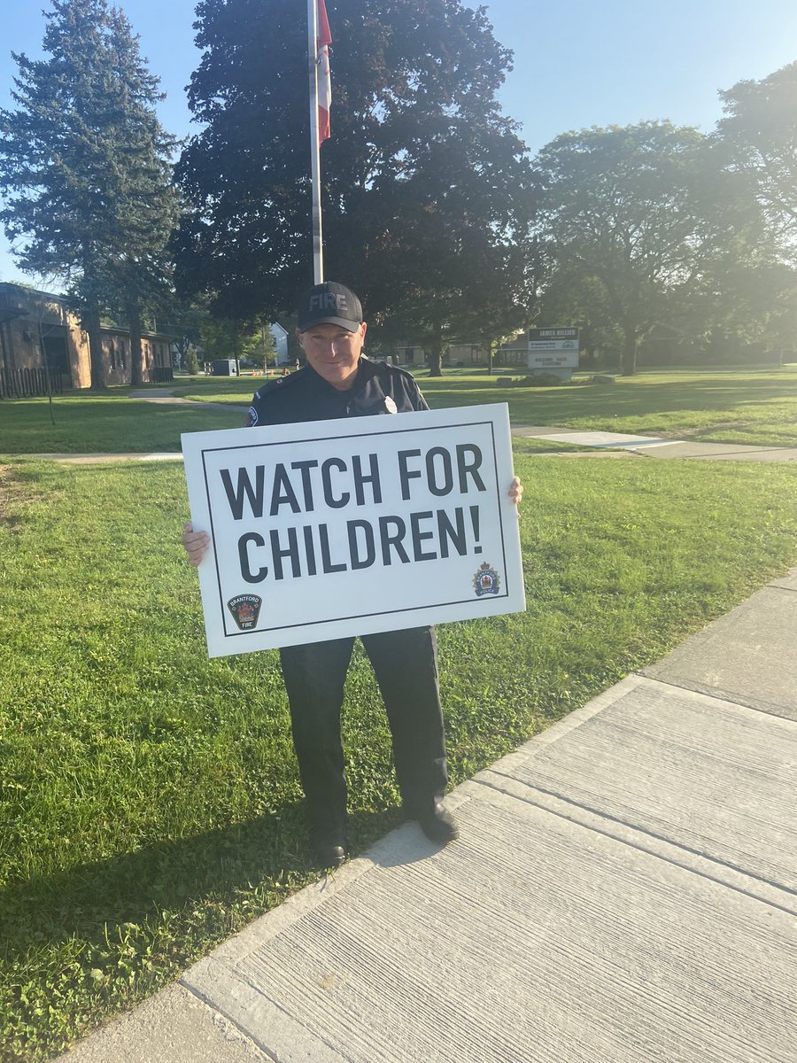 BrantfordFire's tweet photo. Happy first day of school to all of our Brantford students!
This morning our crews helped make sure that the students arrived to school safely.
Have a great school year!
#WatchForChildren #BackToSchool #Brantford https://t.co/wdJZoggaR0