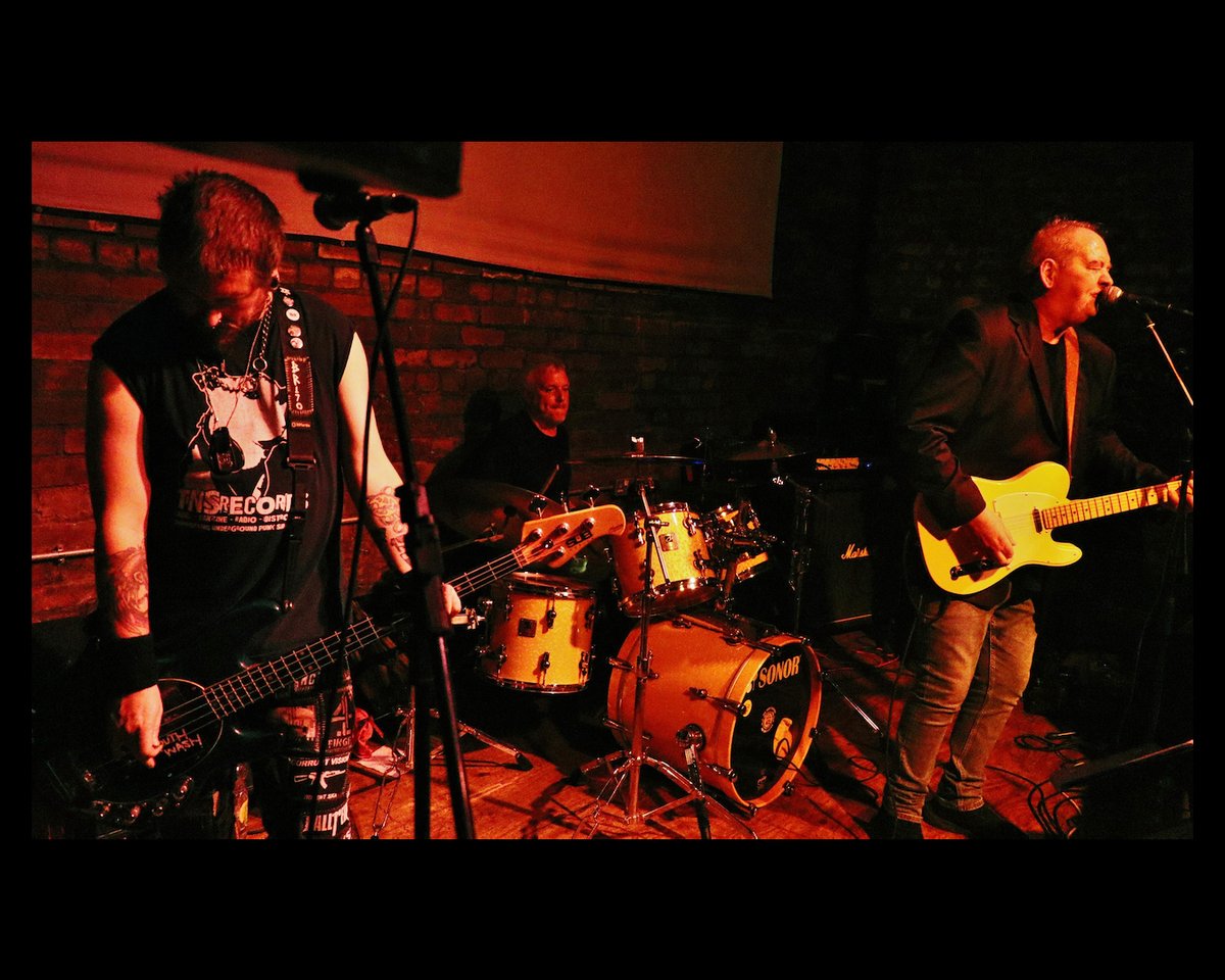 MuseumofBH1's tweet photo. That was a blast last Thurs at Handyman Pub, playing alongside The Gentle Scars and Turbulent 3 and such a great turnout, it made us all happy, cheers! 
.
See you at at Round the Corner Liverpool on Sat 14 Oct with the Tuppenny Bunters and DEAD RAZE

Tix: https://t.co/OECw7kyITX https://t.co/TajUop6Vpx