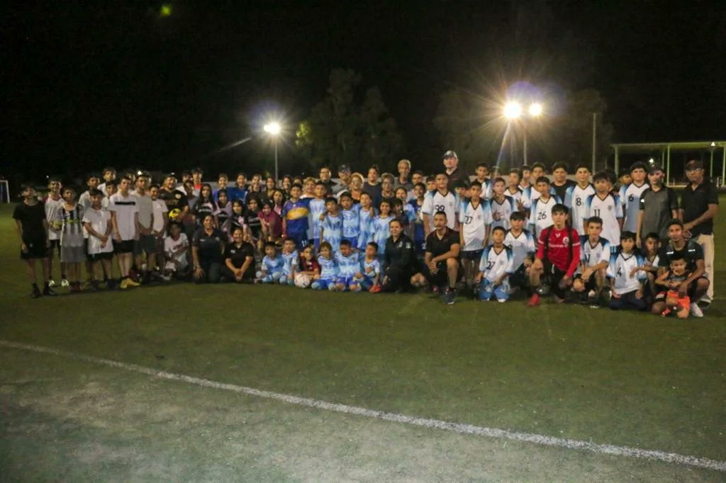 MunicipioCajeme's tweet photo. Arrancamos nuestro Torneo Relámpago de Fútbol gracias a la #PolicíaMunicipal y #ProgramasPreventivos, apoya a los equipos locales mientras fomentamos la convivencia y el deporte.
#MunicipiodeCajeme #CajemeContigoEsSeguro #VisiónDeFuturo https://t.co/qKCxEebTz3