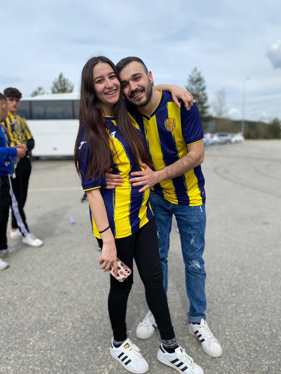 1910Yenidogan's tweet photo. Tribünümüzün sevilen ismi aynı zamanda rahmetli Eren kardeşimizin abisinin bir oğlu dünyaya geldi.  

Açıkgöz çiftini tebrik eder yenidoğan oğlu #ErenAçıkgöz ‘e uzun, sağlıklı ve mutlu bir ömür dileriz. https://t.co/WNP6tLLjSi