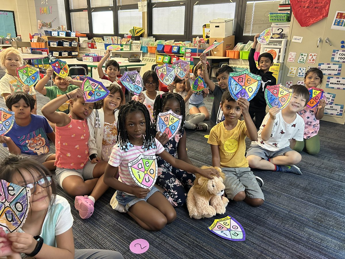 Rasheed helped Room 105’s first graders remember to use short vowel power when studying names or words! #TogetherWeCan <a href="/sussman_howard/">Howard Sussman</a> <a href="/EydisEllian/">Ellian Eydis</a> #63success