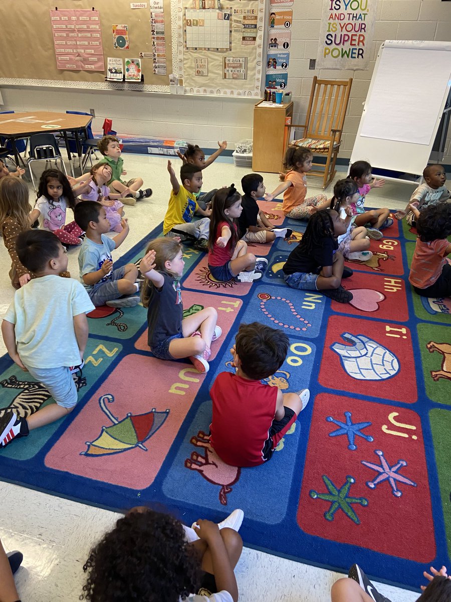 Yoga with a kinder class for indoor recess! ⁦<a href="/FCPSLaneES/">Lane Elementary</a>⁩