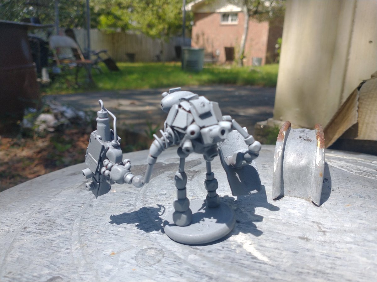 Saltly_Sculpts's tweet image. Been a little minute since I've posted any work, have this wip beadbot. #miniature #scratchbuild