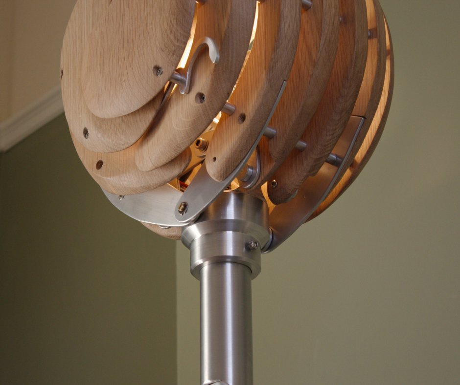 BLOTTWORKS's tweet image. A close-up of a Beacon we made earlier showing the slatted construction and aluminium detailing. The two halves are hinged to allow them to move apart, changing the shape and letting more light escape upwards.

#floorlamp #interiors #contemporaryfurniture #mechanicaldesign