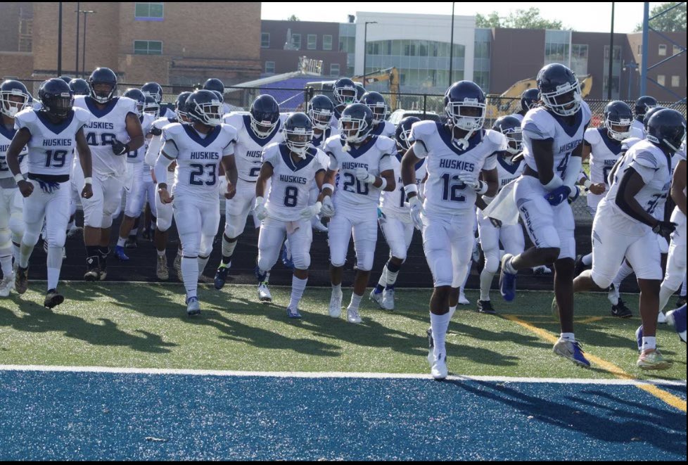 Brent_Thompson9's tweet photo. Blessed to receive my second offer! From @HowardHuskies1 @coachParker1983 @CoachWillD1 @coachrob13 https://t.co/1rwdXSyyXv