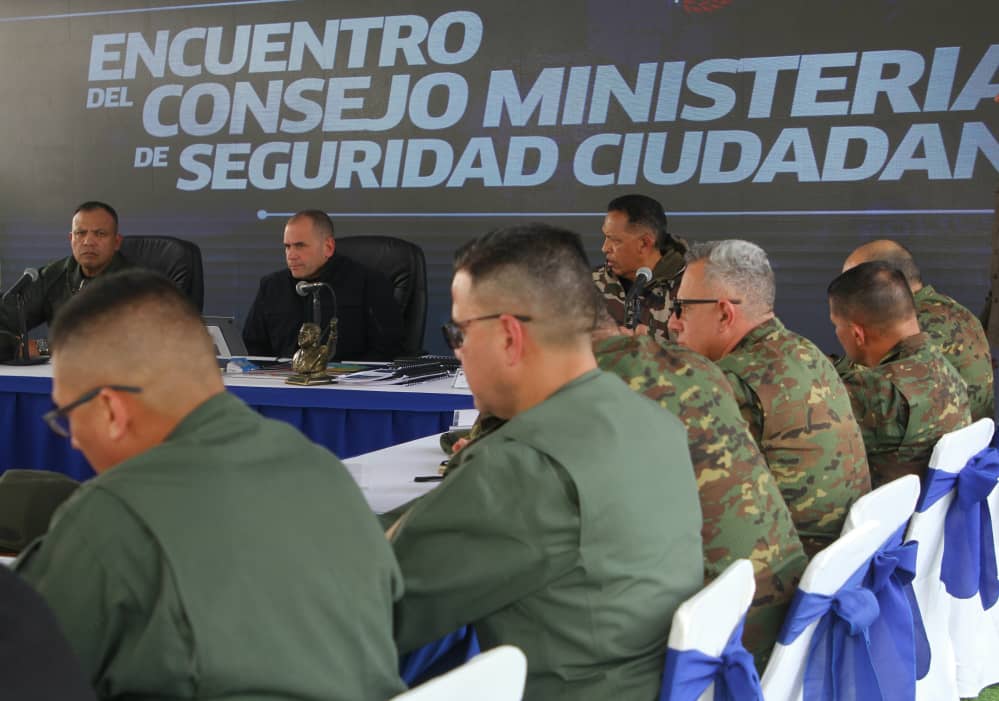 #6Sep Consejo Ministerial de Seguridad revisa medidas preventivas en materia vial.

Más información: acortar.link/CcKMKo

#EmprendeEnVenezuela