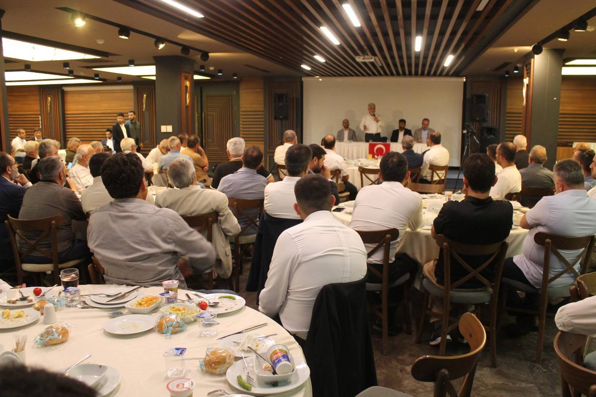 Genel Başkanımız Sayın Zekeriya Yapıcıoğlu, Kocaeli'de farklı sivil toplum kuruluşu temsilcileri, başkanları ve kanaat önderleri ile bir araya geldi. Gösterdikleri ilgi ve alakadan dolayı tüm katılımcılara teşekkür ederiz.