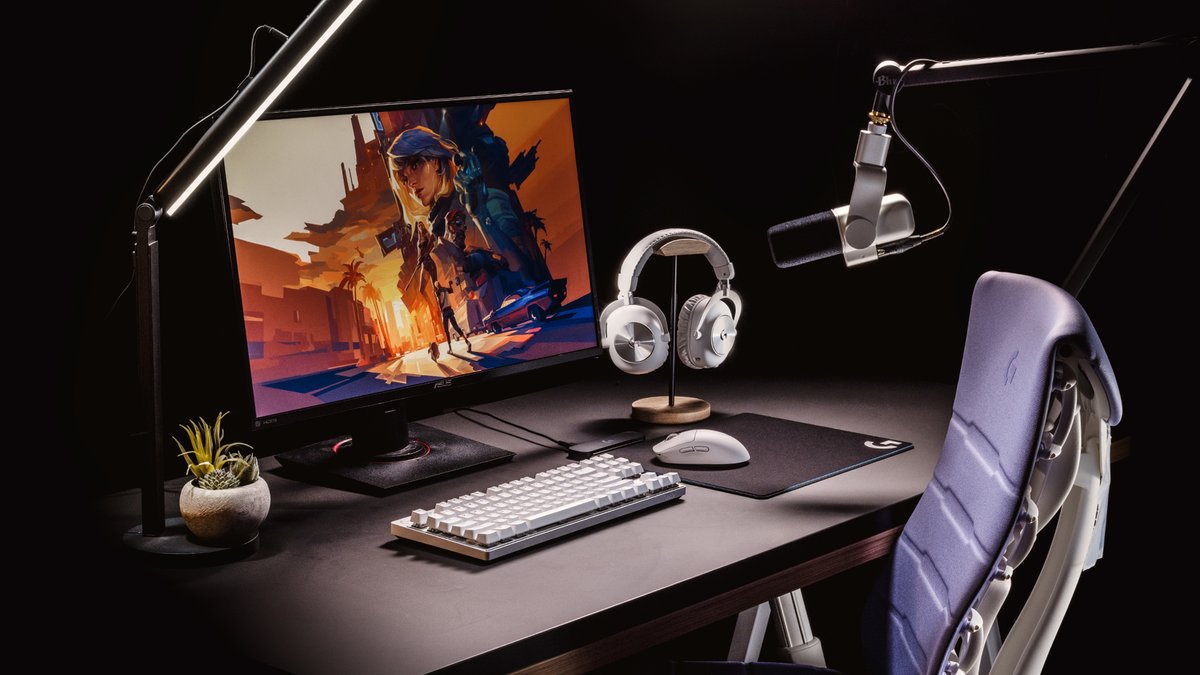 LogitechG's tweet photo. The PRO family evolved.

https://t.co/gSghJwEiuB https://t.co/jGWMOwL0Eh