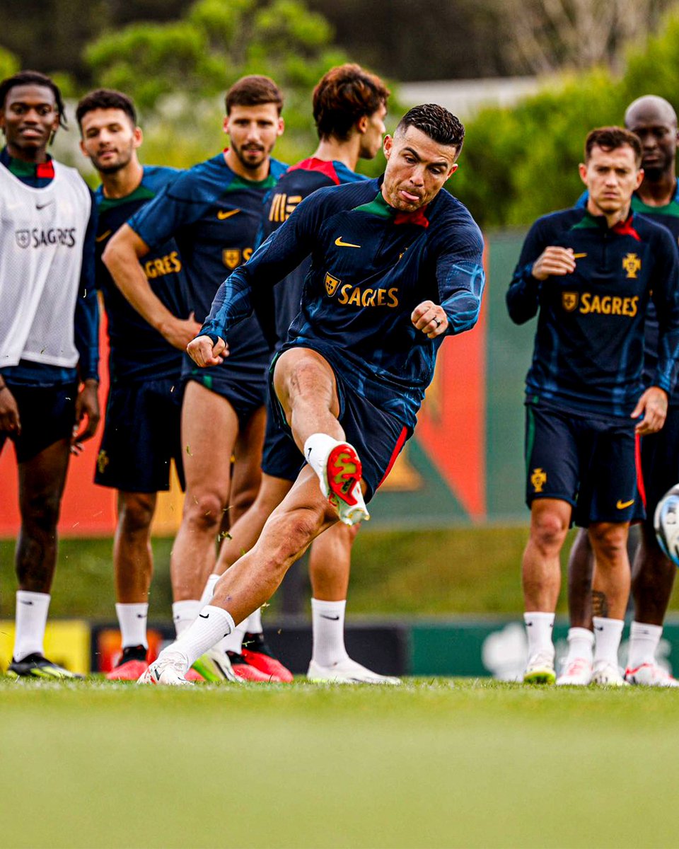 ESPNFC's tweet photo. All eyes on Ronaldo 👀🐐 https://t.co/s0Q8ohQ30j
