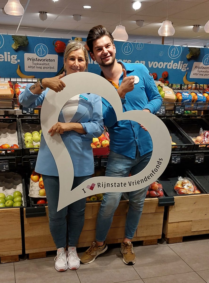 Dankjewel klanten van de Albert Heijn Groningensingel in Arnhem voor het inleveren van jullie statiegeld als bijdrage aan een buitenspeelterras voor de jonge patiënten van het Kindercentrum <a href="/Rijnstate/">Rijnstate</a>! Trots op jullie betrokkenheid bij dit mooie doel!
👉 buff.ly/45DxWYK