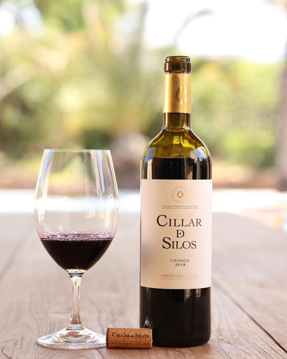 🍷Cillar de Silos Crianza: símbolo de nuestra bodega🍷. 
Expresión de la máxima potencialidad de la variedad Tinto Fino🍇, representa el apego a las peculiaridades de un terruño con cepas de entre 25 y 40 años. 
#riberadeduero #jardinriberadeduero #quintanadelpidio #Burgos