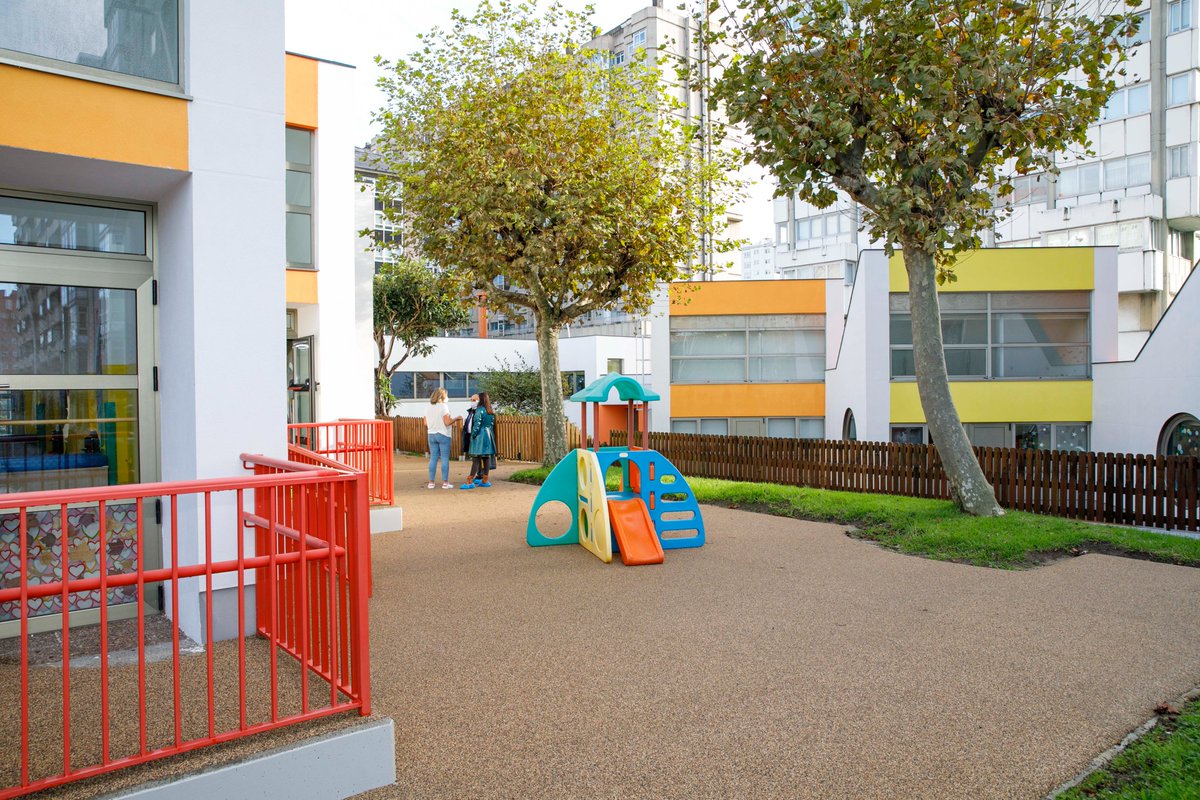 ConcelloCoruna's tweet photo. 📢 O Concello da #Coruña abre este mércores 6 de setembro unha nova convocatoria nas Escolas Infantís Municipais, cunha oferta de 102 prazas para o curso 2023-24.

📩 A información sobre o proceso de solicitude, así como a documentación a presentar, aquí: https://t.co/7ozU0ZeY7a https://t.co/4s4kTbdBOZ