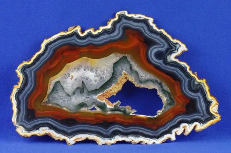 瑪瑙の断面、この世に存在しちゃいけないもの見てる気がして胸がぞわぞわするのだ……