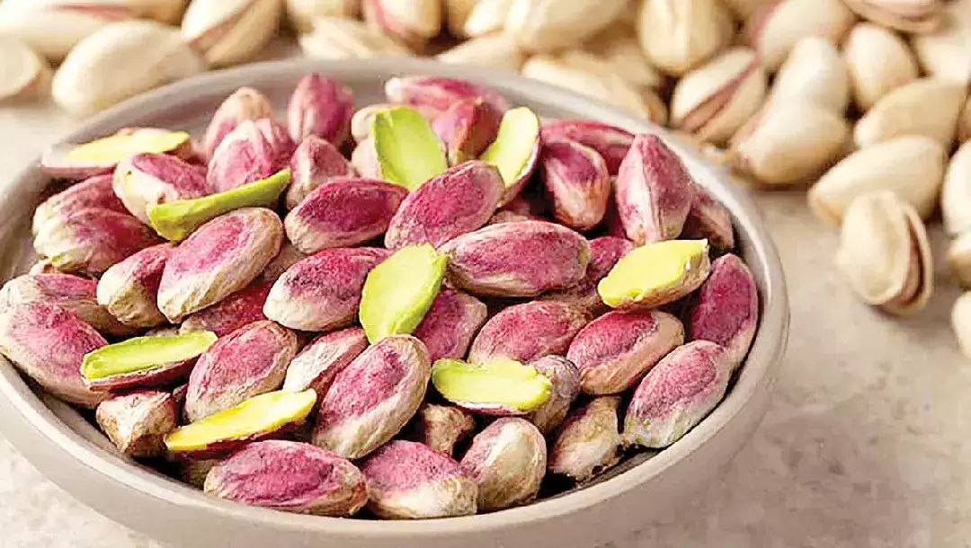 IranDailyWeb's tweet photo. The head of the #foreign_trade office of the Central Organization for Rural Cooperatives of Iran, Rouhollah Latifi, announced that #Iran #exported about 16k tons of #pistachios worth about $110m in the first five months of the current Iranian year.
https://t.co/N6NC6pxoeY https://t.co/Q7Ex8l5mPy