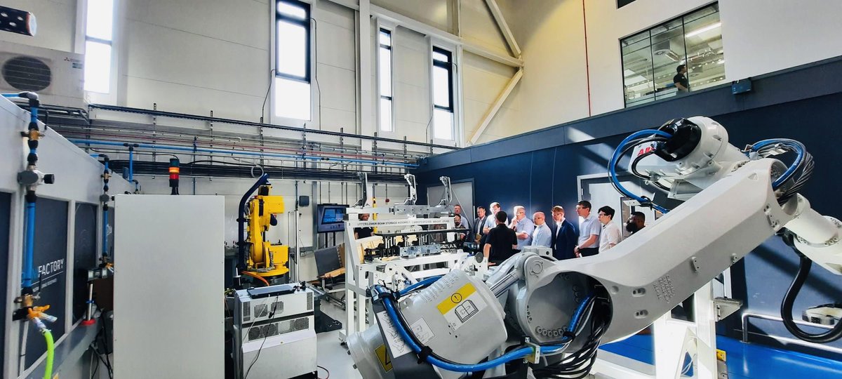 RevannthM's tweet photo. 🏭🏭🦾🦾🚀 Always great to see and witness industrial revival and the future of manufacturing in action! Thanks for the tour @Omnifactory_UoN @UniofNottingham @MakeUK_ https://t.co/dlZnhl666Q