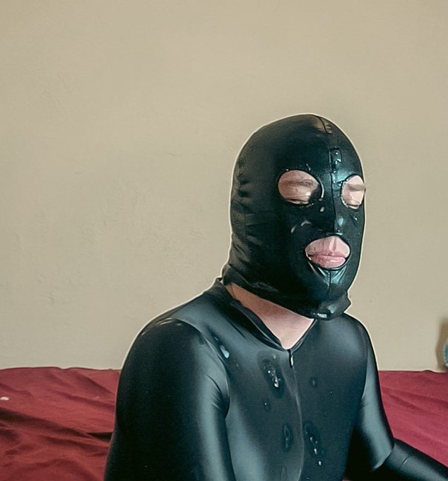 I love the feeling of a warm shot of cum to my face. It makes me feel used like a dirty whore. #lycra<a href="/tag/fetish"class="tags"><span>#fetish</span></a><a href="/tag/lycra"class="tags"><span>#lycra</span></a><a href="/tag/bukkake"class="tags"><span>#bukkake</span></a>