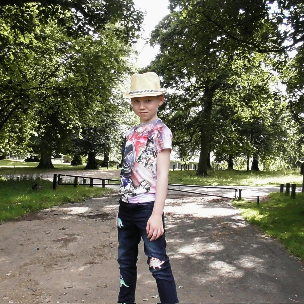 LeoVelchev's tweet photo. child model / child actor Good afternoon everyone & a very happy Tuesday! It is such a lovey, hot & a very sunny day here in bonnie Scotland. It is September but it looks like the most beautiful days of the Summer. Have a lovely day! #childmodels #childactor🎬 #childvipmodel https://t.co/aBOUZbcAka