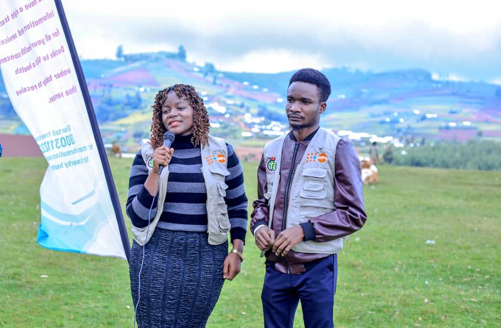 makula_99's tweet photo. Today,  #NTIHC staff organized a flash mob at Kere Primary School in Kween district emphasizing the importance of SRH education. I engaged with local leaders to discuss ending #FGM and child marriage.  @UNFPAUganda 
📷 @FrostProUg https://t.co/nzKrZUedGo