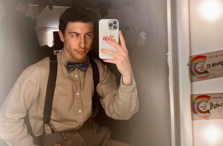 WESTENDBF's tweet image. 🎭 SWING SAVES THE DAY! 🎭

Last night, Callum Bell (who is a Swing in Guys &amp;amp; Dolls at the @_bridgetheatre) stepped into play one of the lead roles, Nicely Nicely Johnson, in Nicholas Hytner’s critically acclaimed immersive production…with no rehearsal. 

westendbestfriend.co.uk/news/swing-ste…
