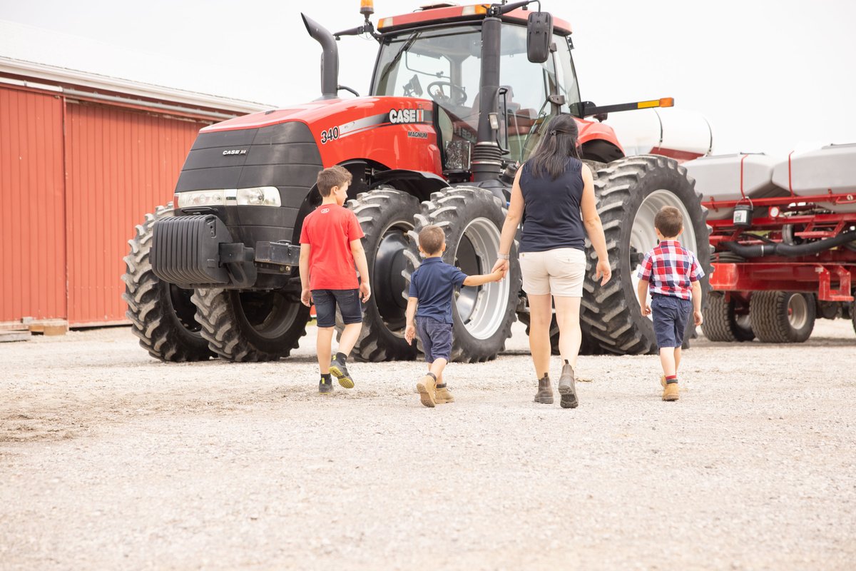 Check out this great article in @BetterFarmingON about #MaizexDealer @mooremawfarms and her family: bit.ly/juliemaw